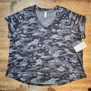 NWT Athleta Breezy Camo Scoop Tee Gray/Black 3X